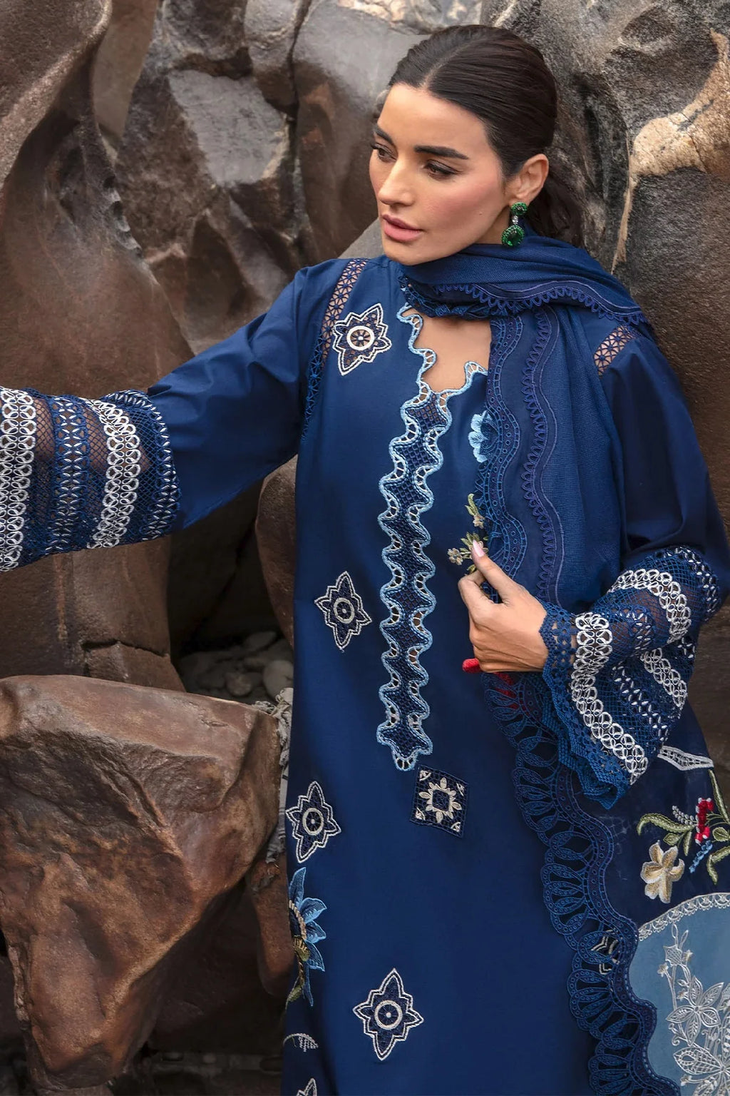 Crimson Luxury Lawn with khaddi net Embroidered Dupatta