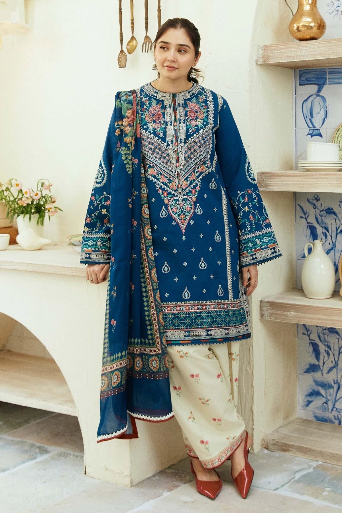 Embroidered Lawn 3Pc with silk printed chiffon Dupatta