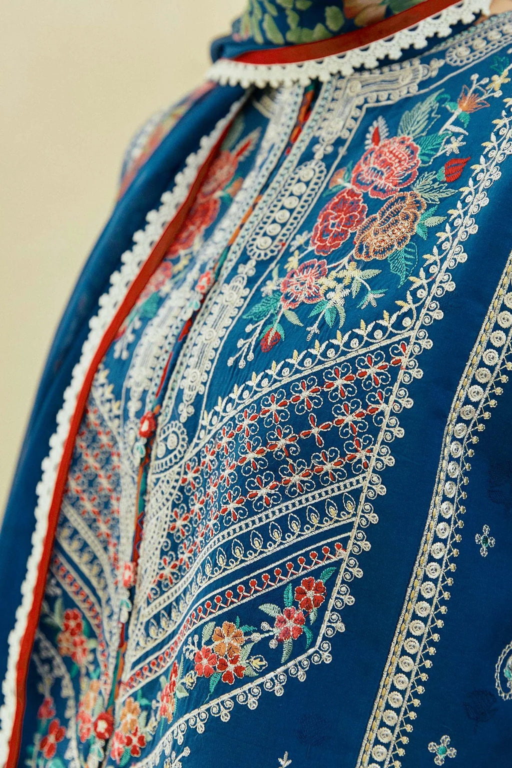 Embroidered Lawn 3Pc with silk printed chiffon Dupatta