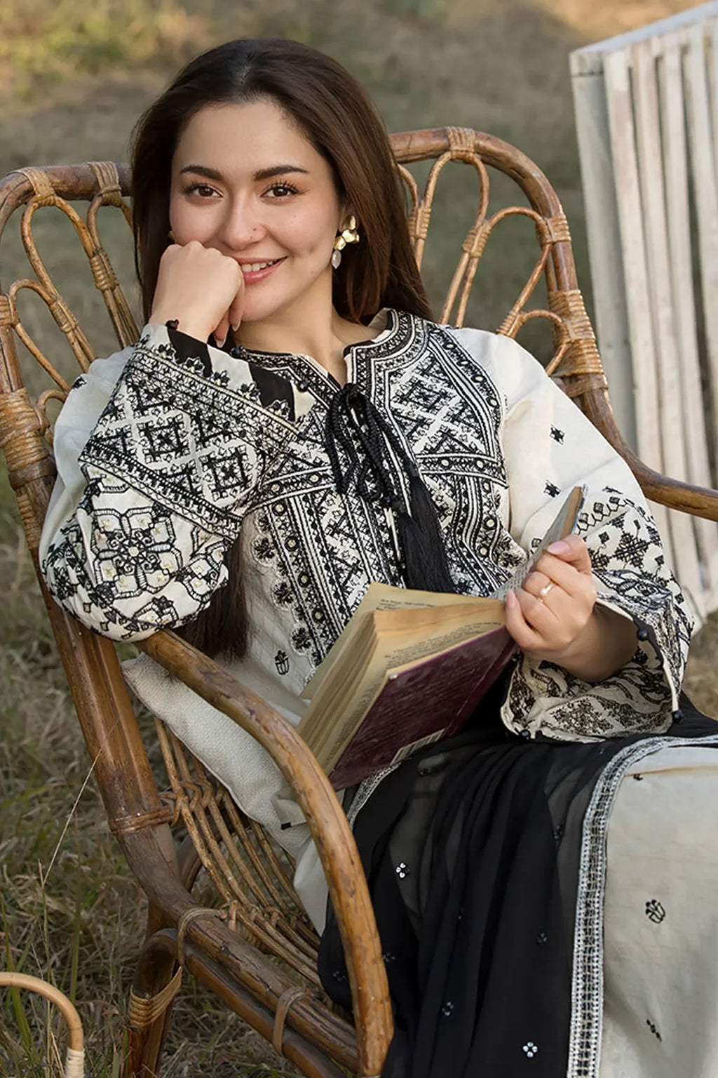 3Pc Lawn Embroidered Shirt with chiffon Embroidered Dupatta