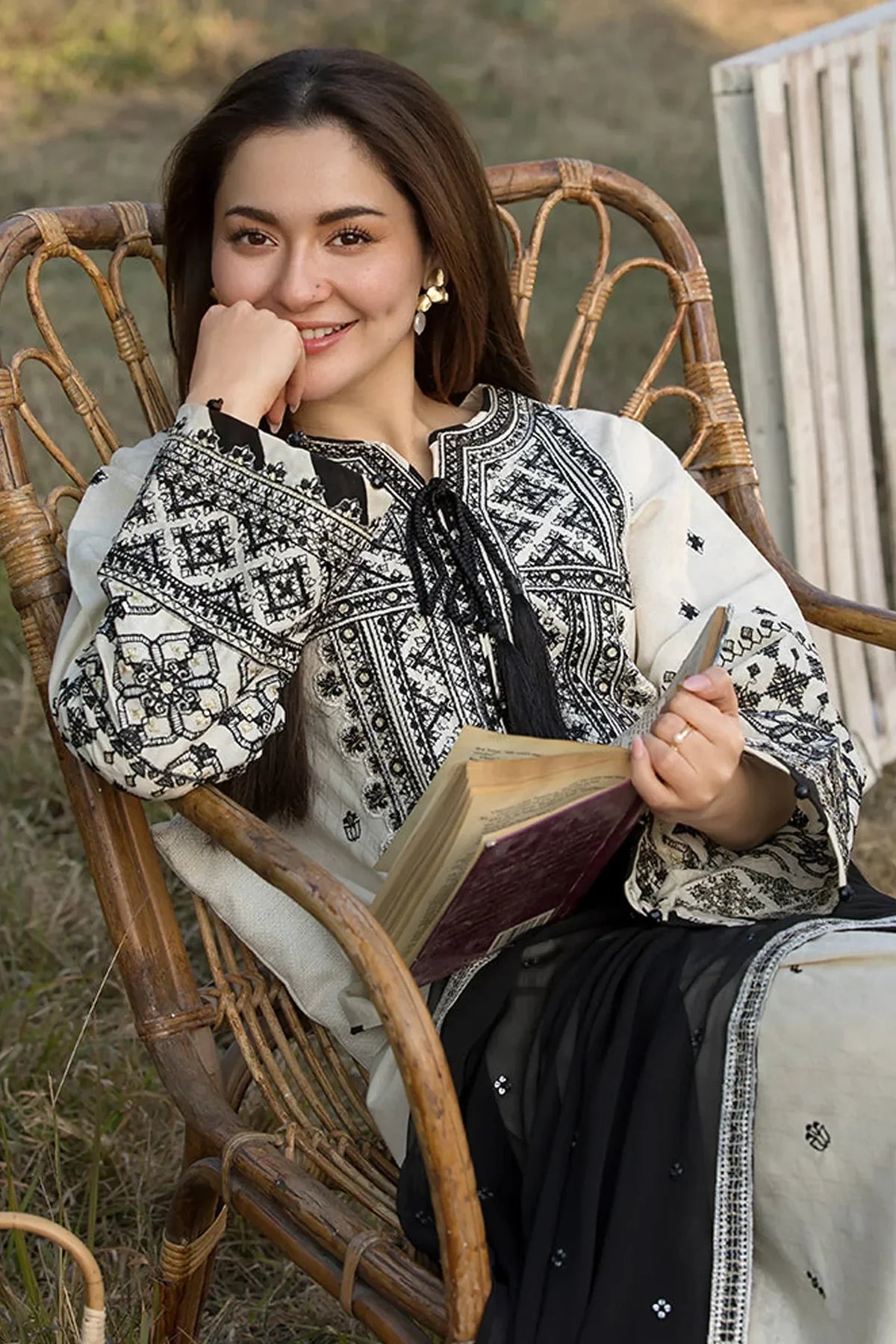 3Pc Lawn Embroidered Shirt with chiffon Embroidered Dupatta